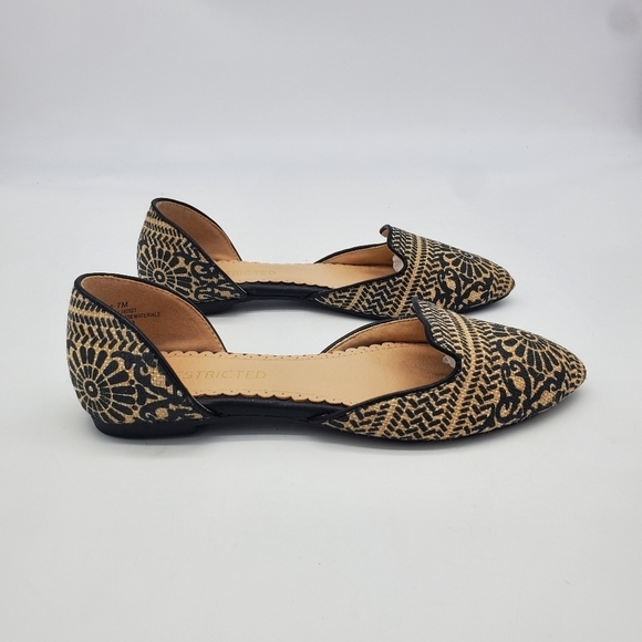 Restricted Shoes Women's 7M Point Toe Flats - Picture 8 of 8